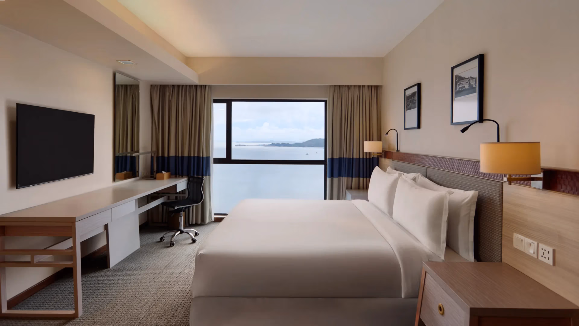 Grand Suite King bed