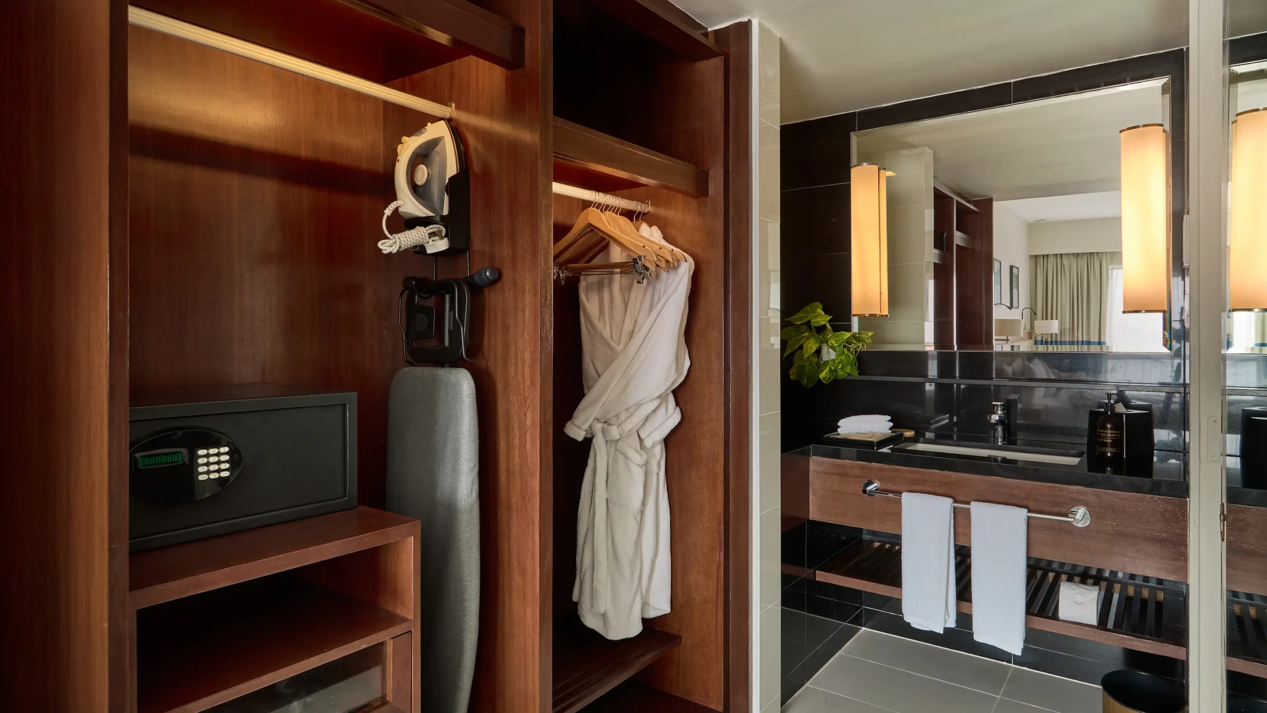 Grand Suite Wardrobe