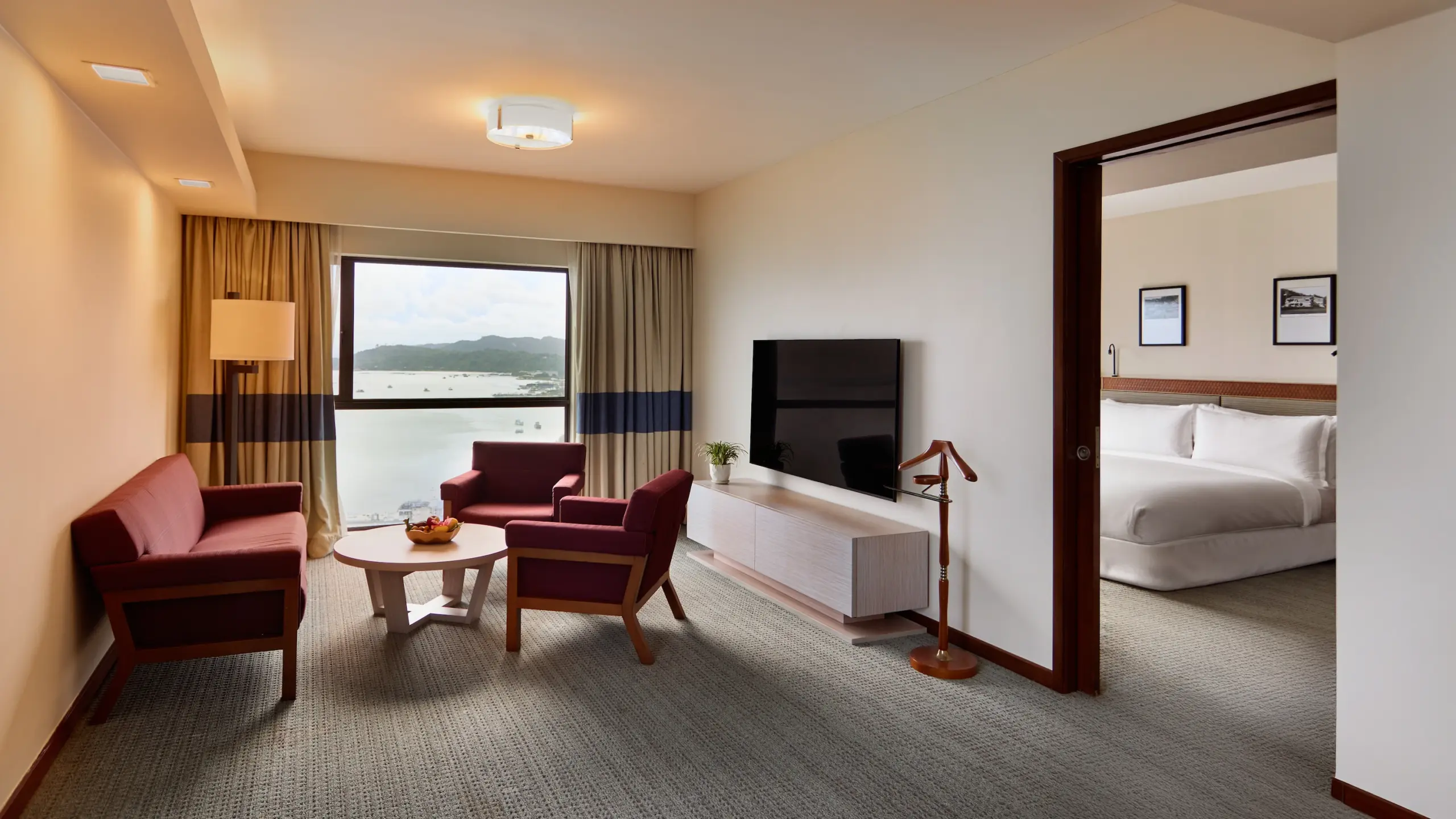 Grand Suite Living Room 1 (1)